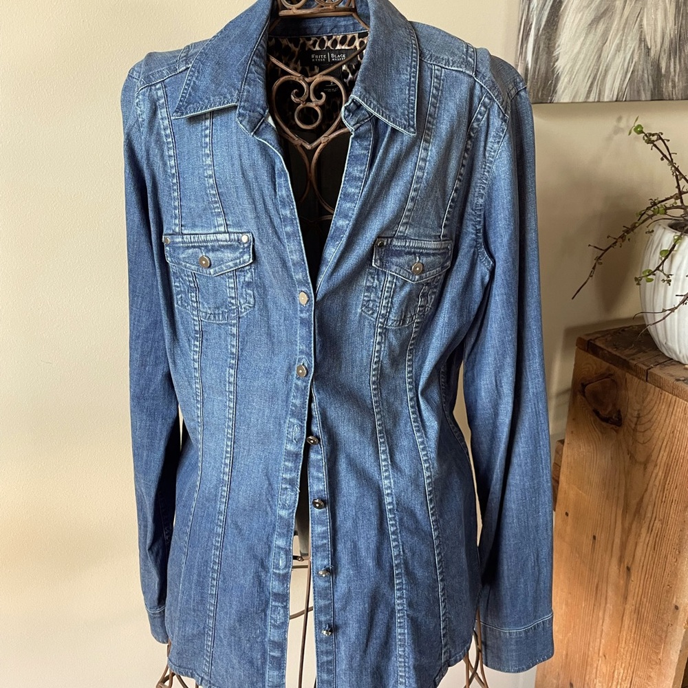 White House Black Market Black Jean long sleeve button up Shirt